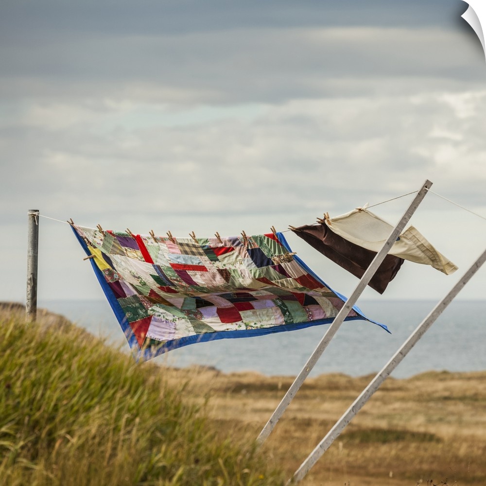 wand abziehbild entitled A patchwork blanket and pillow cases hanging on a wand abziehbild entitled A patchwork blanket and pillow cases hanging on a